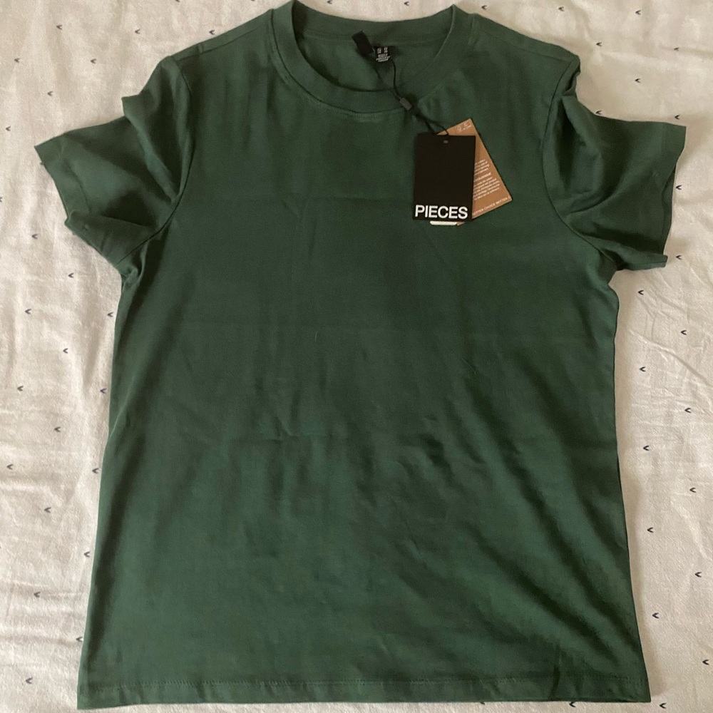 XS green y-shirt from Pieces